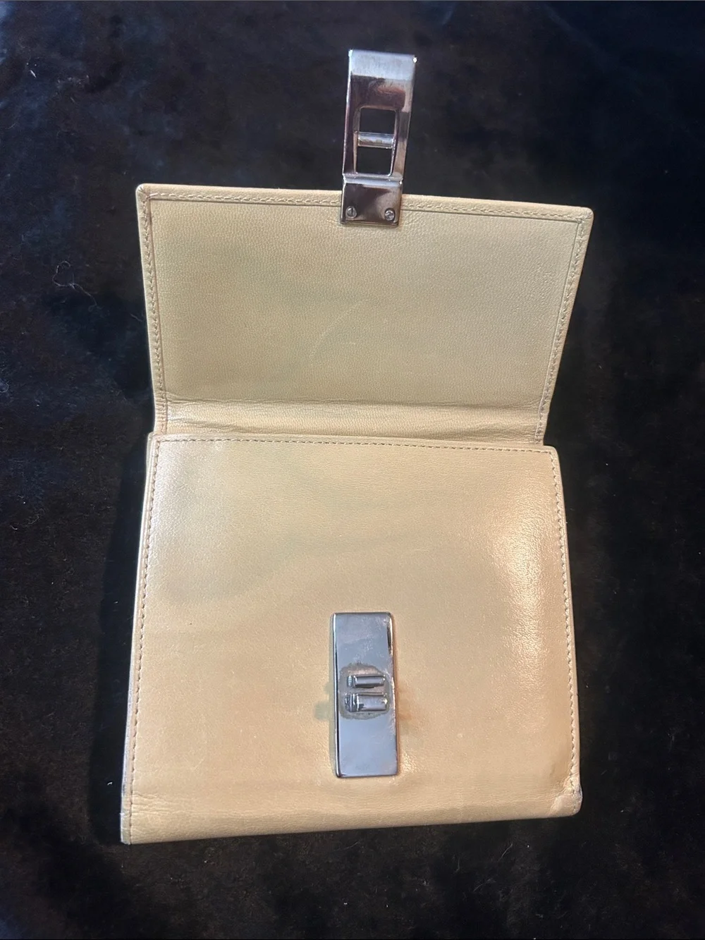 Gucci Beige Leather Compact Wallet with Silver Tone Lock - Picture 11 of 16